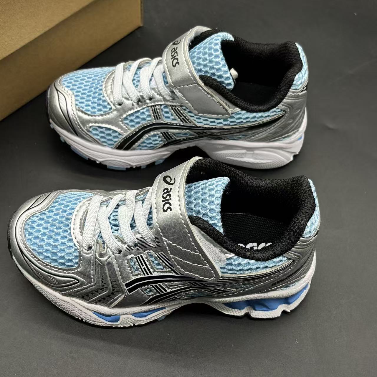 Children's shoes child